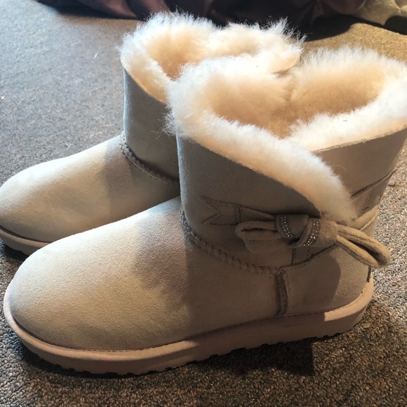 UGG Shoes - NWOT SHORT UGG BOOTS